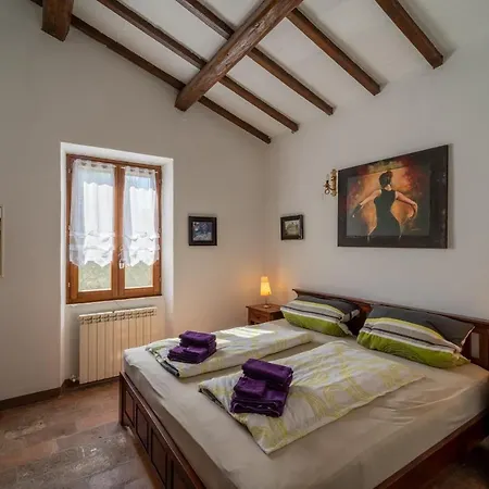 Residenza Cerreto-casalini 아파트 파니칼레